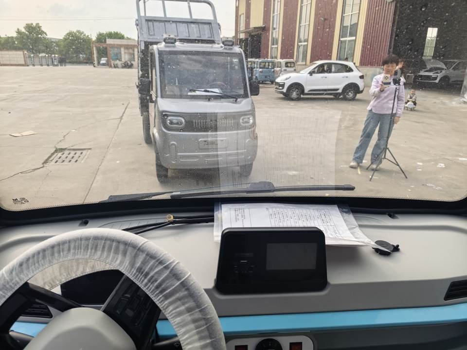 Панель приборов и мультимедийный экран LABO PRO